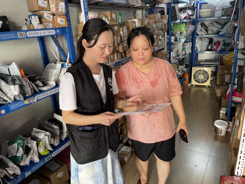 梅沙街道在多个寄递站点开展禁毒宣传活动