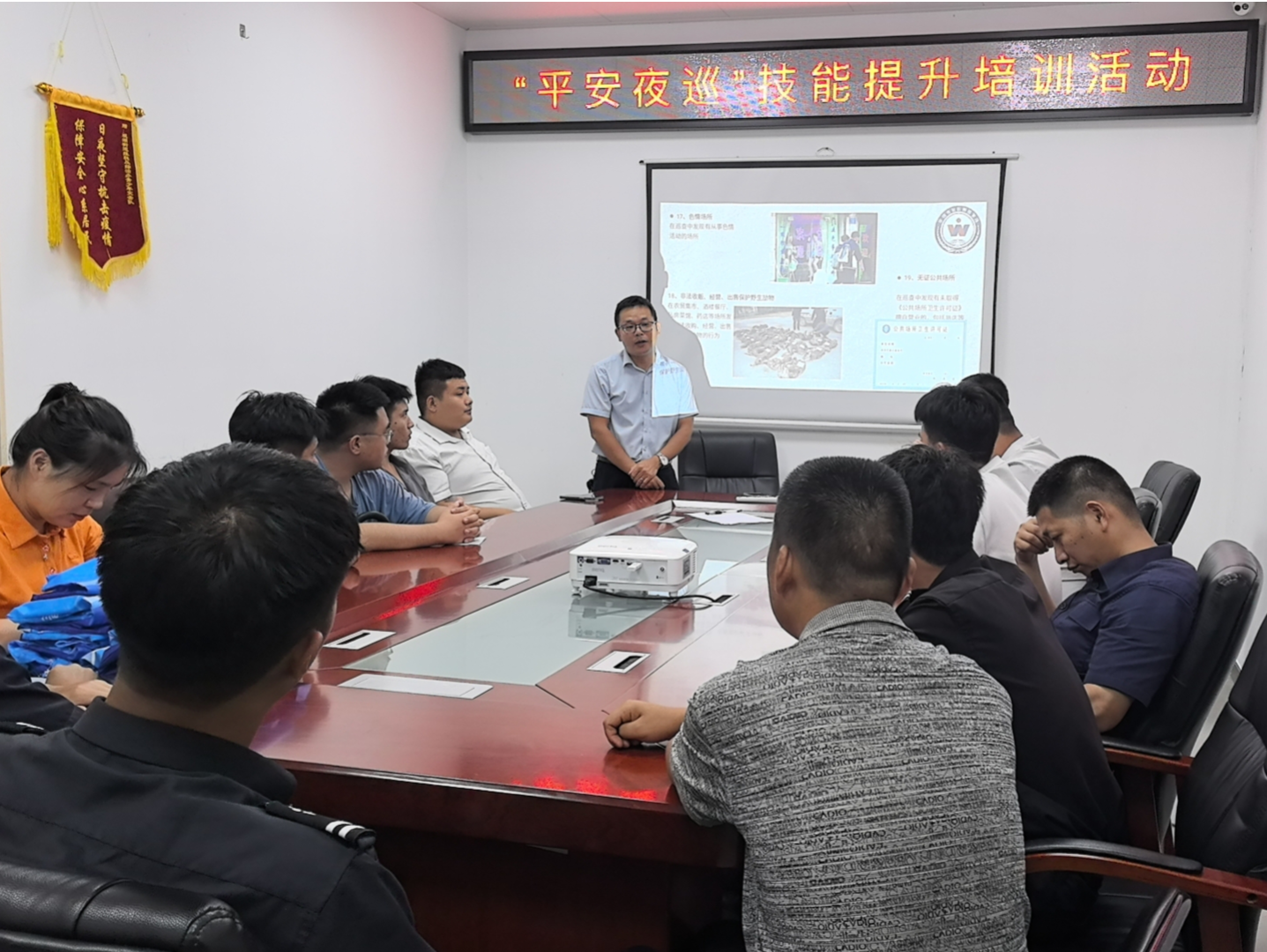 提升夜巡能力，识别安全隐患，龙华区观湖街道开展平安志愿者培训