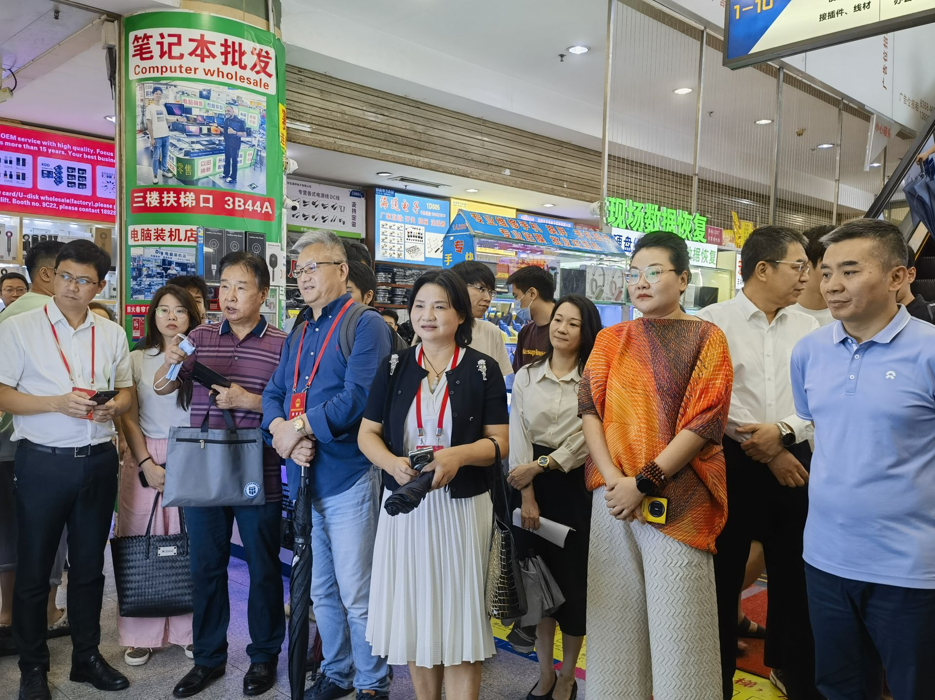 代表委员：繁荣的华强北又回来了！