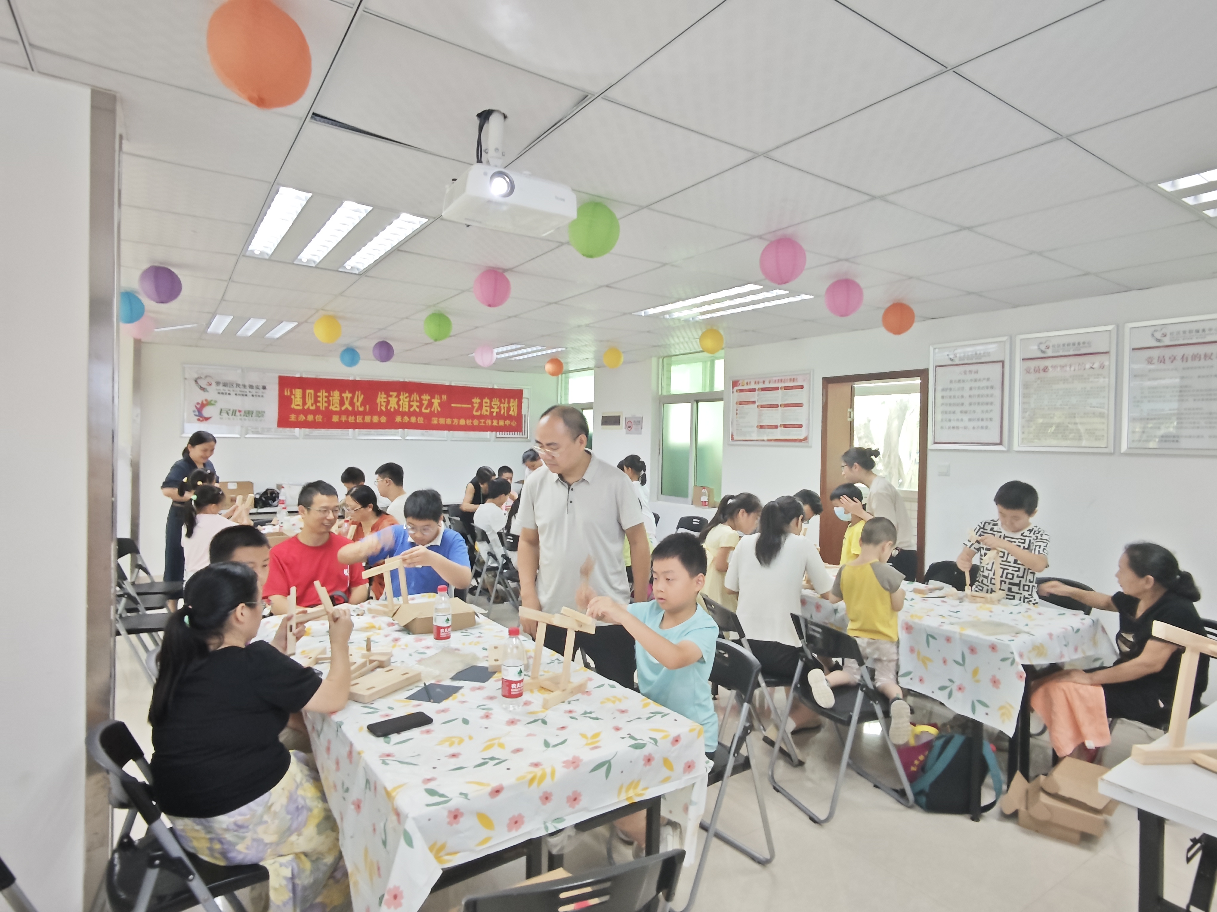 翠平社区开展民生微实事非遗系列亲子活动