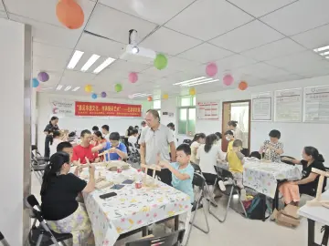 翠平社区开展民生微实事非遗系列亲子活动