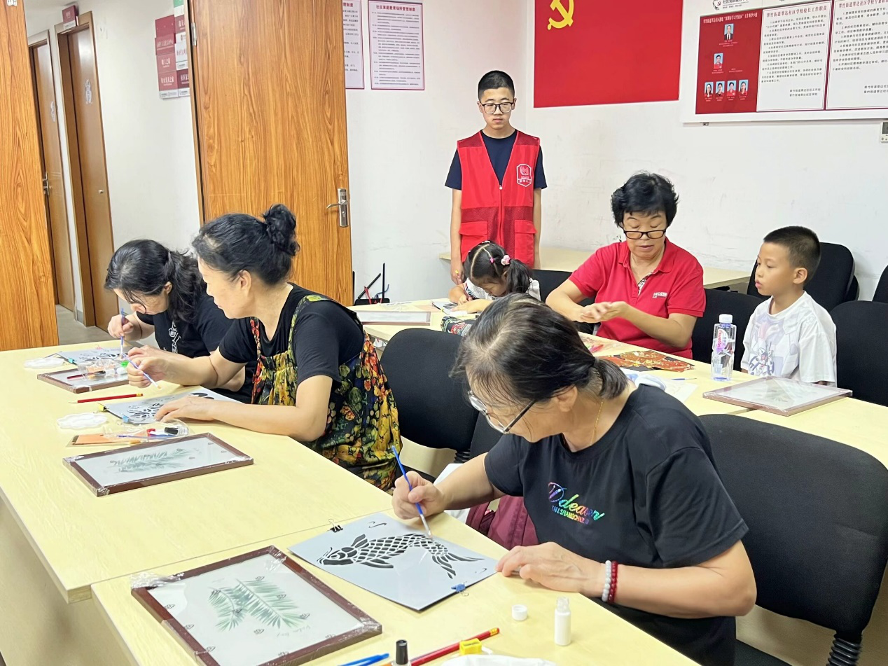 翠达社区开展金箔绘画手工坊活动