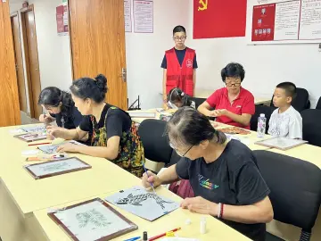 翠达社区开展金箔绘画手工坊活动