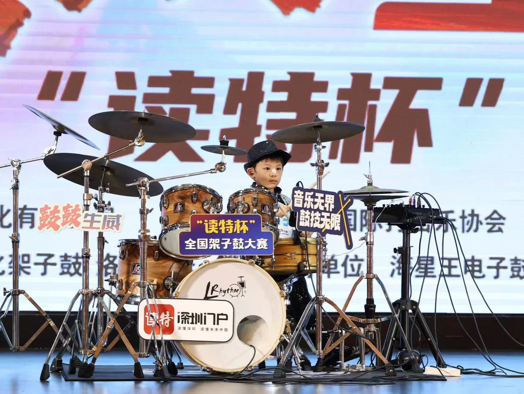 最小参赛者！四岁萌娃“给自己打一万分” |“读特杯”全国架子鼓大赛系列专访⑨