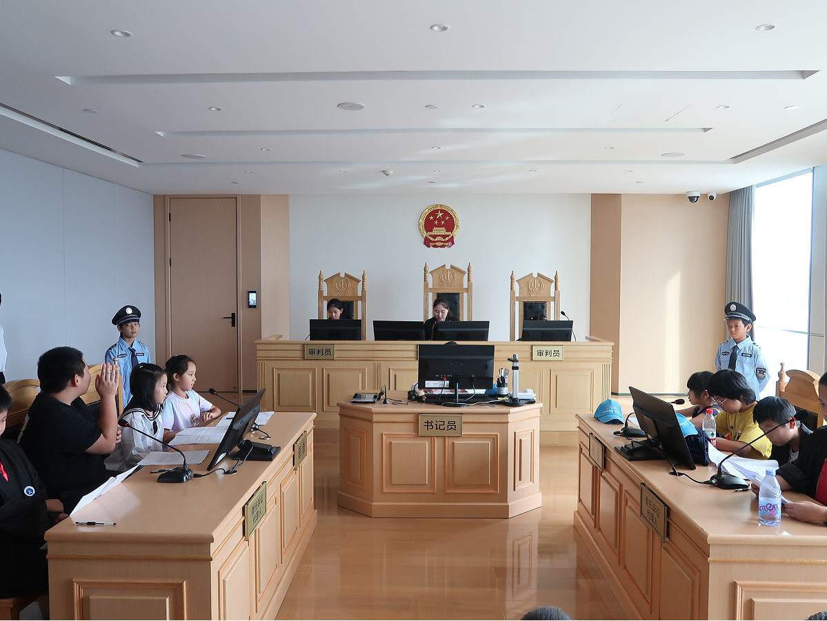 （暂不发）沉浸式体验法律魅力，深圳湾社区举行“道法少年”法治教育活动