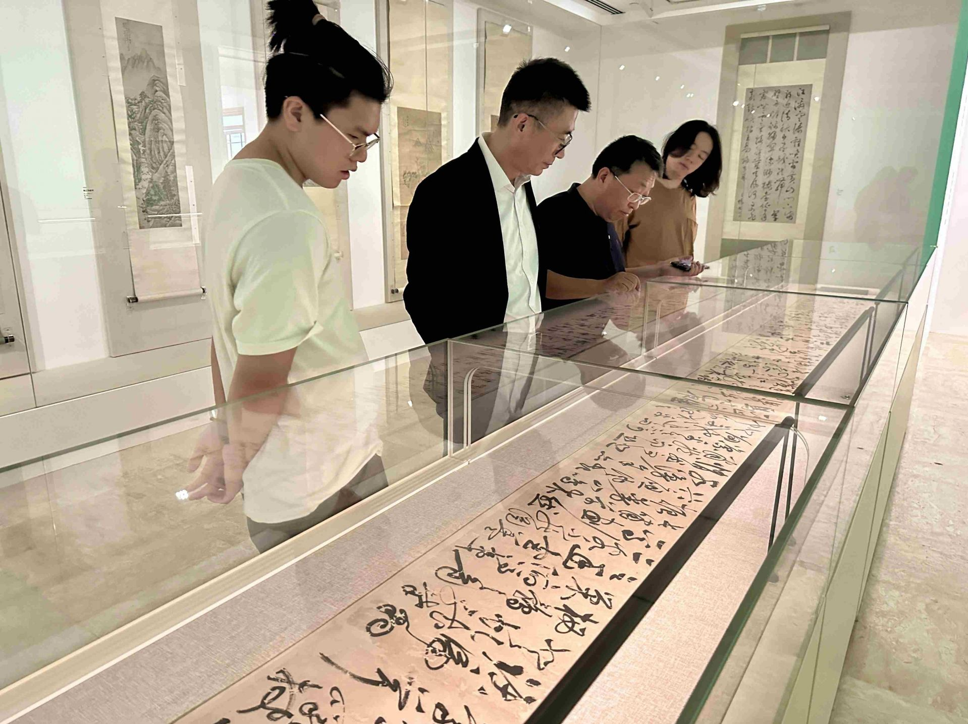 在深圳“忆江南”！“明代吴门文人的书画世界及其雅玩”展开幕
