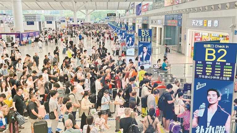 深圳铁路暑运客流稳步上升，50天到发超2700万人次