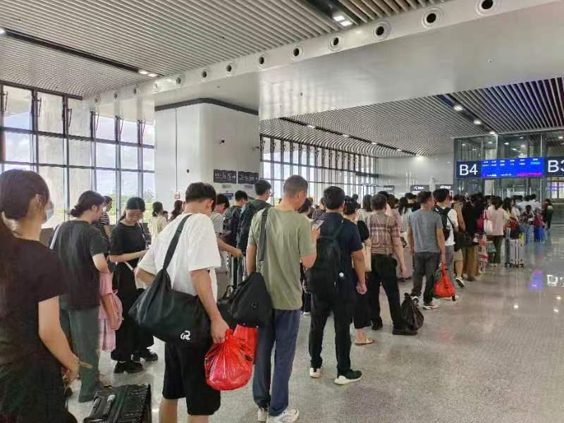 暑运过半，汕汕高铁到发旅客超54万人次
