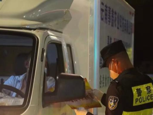 南部战区边境一线开展临边武装巡逻和空地联合警巡