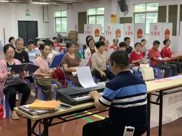 新村社区长青老龄大学举办合唱公益课堂