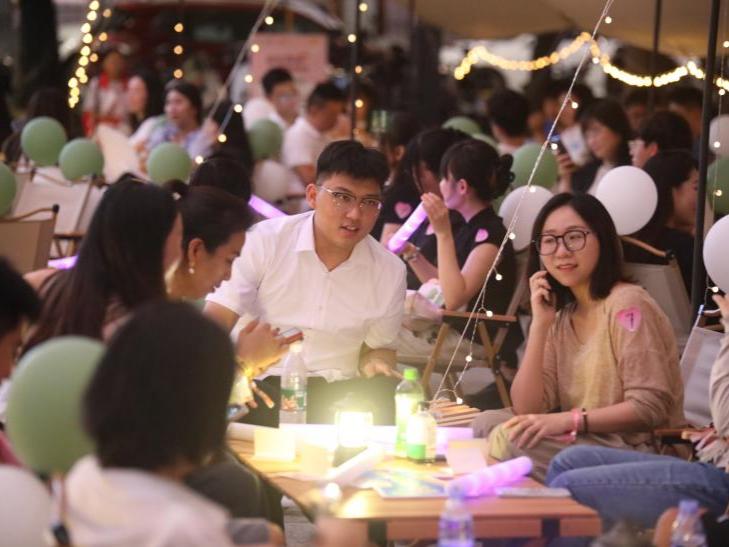 “星空夜曲 缘聚网谷” 南山区招商街道举办单身联谊露营活动