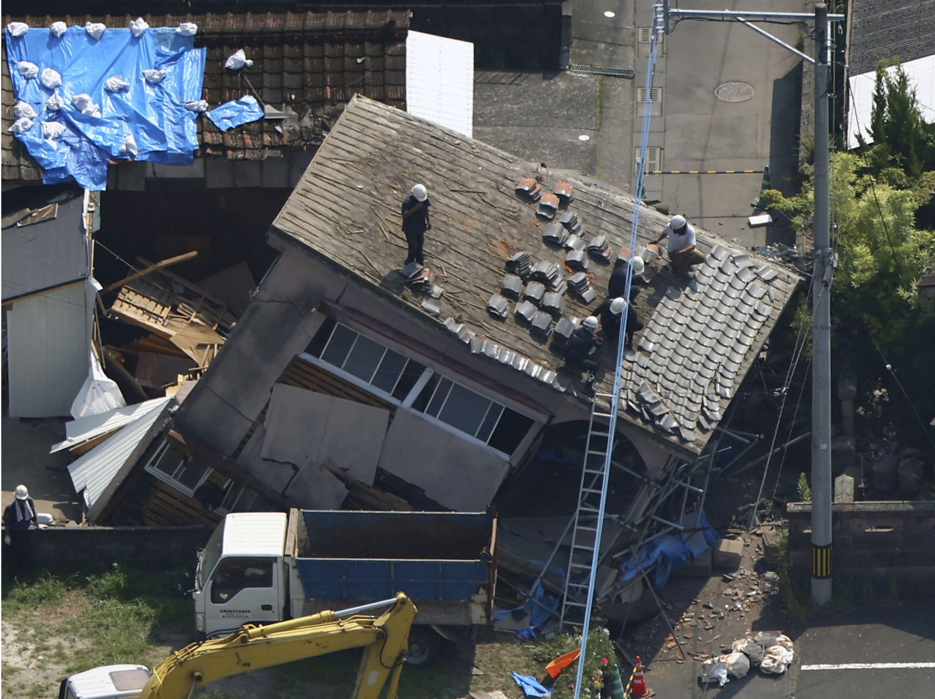 史上首次“巨大地震”预警后，岸田文雄“罕见”取消中亚行程