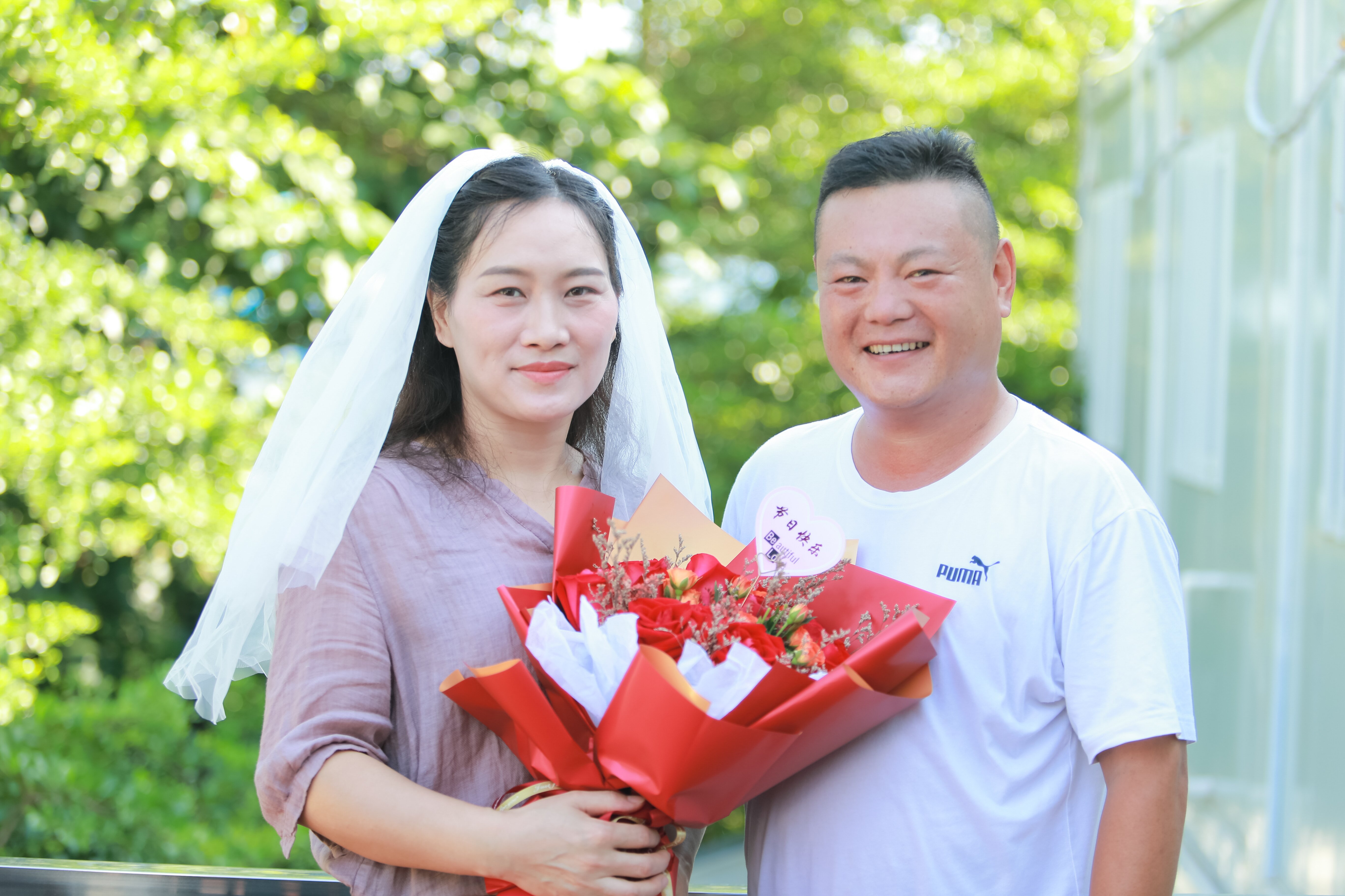 爱在七夕！他们换下工装，在共同参建的建筑旁拍下浪漫婚纱照……