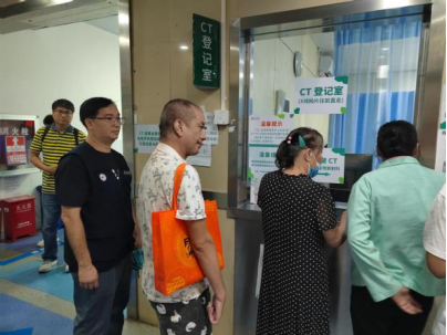 布吉罗岗社区开展关爱计生特殊家庭活动