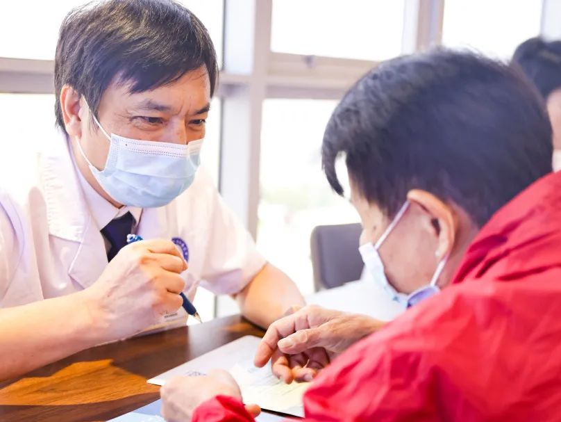 为侨服务暖侨心，深圳华侨医院赴香港为在港归侨作健康指导