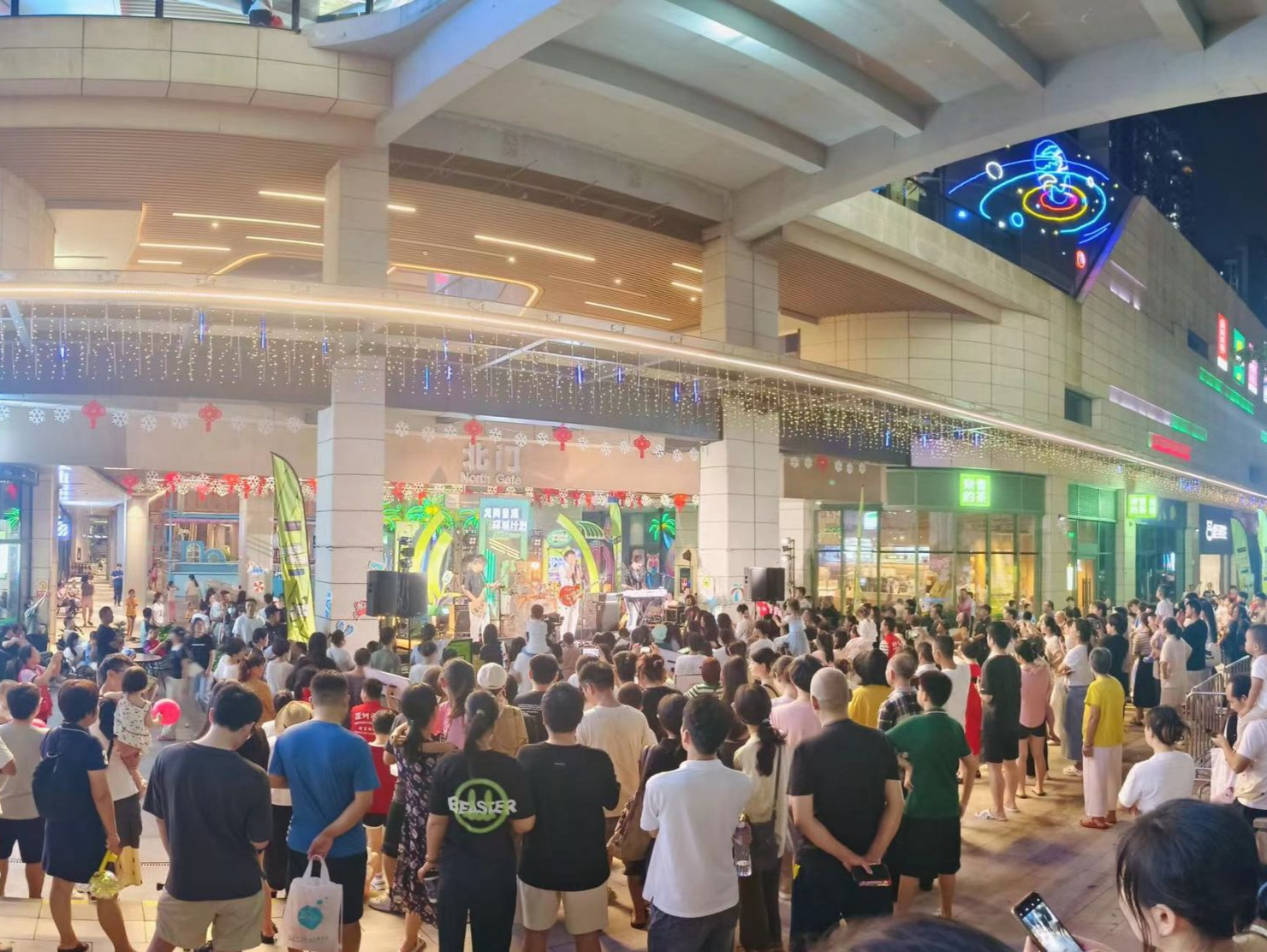 深圳地铁商圈满满人气，彰显城市消费市场活力