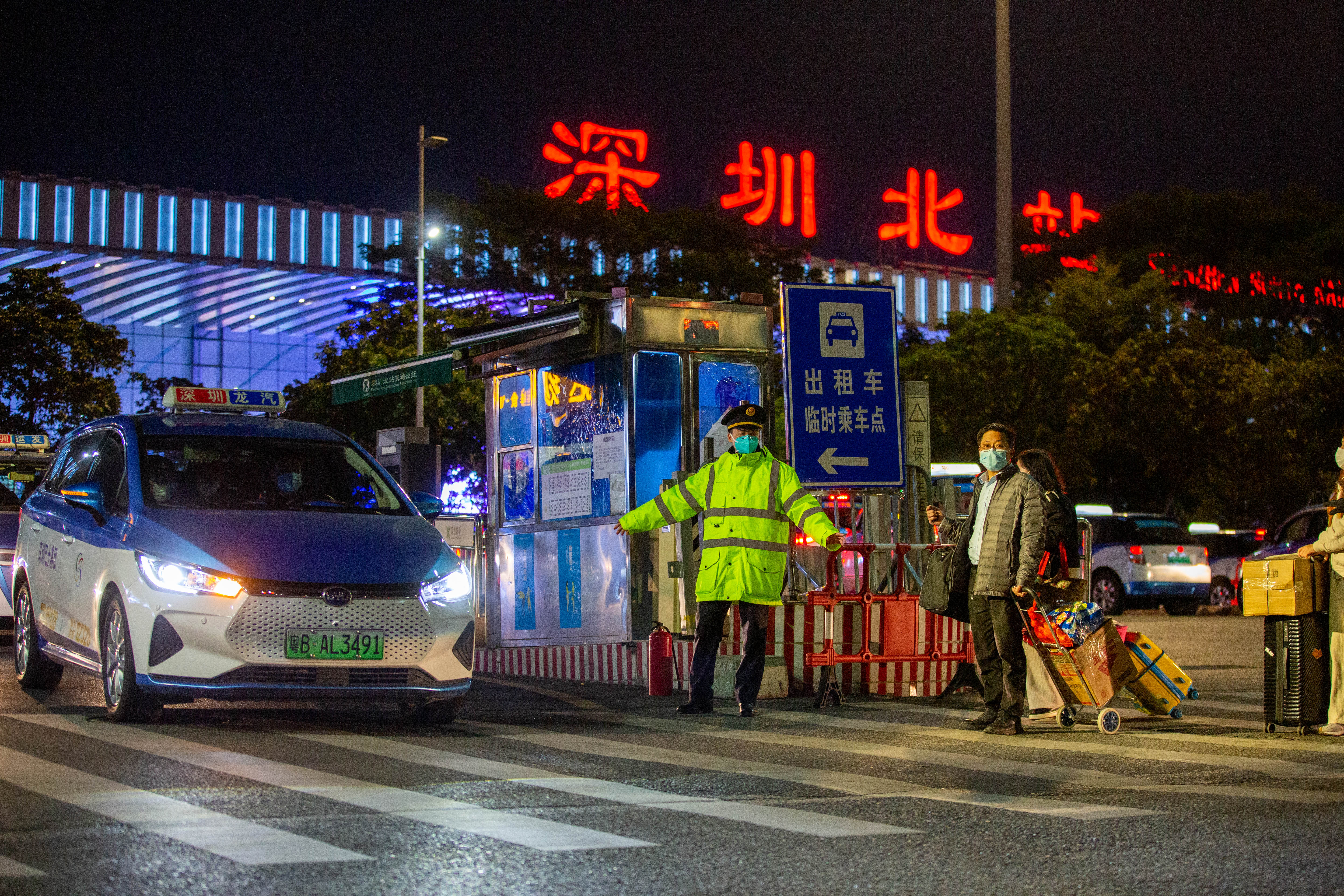 （不发）多措并举 持续整治深圳北站非法营运！