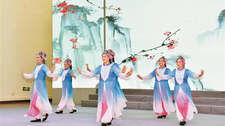 松岗街道长青老龄大学汇演精彩纷呈