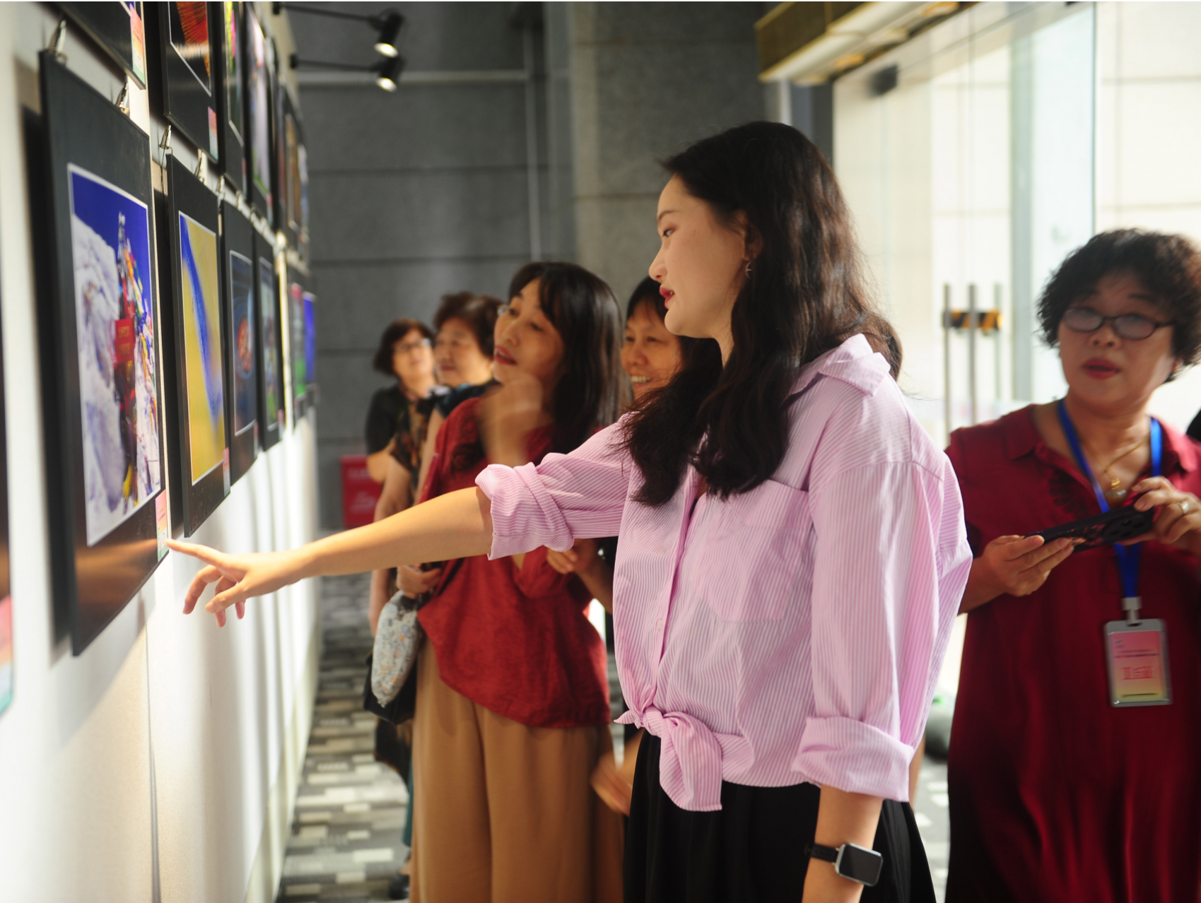 “龙岗新视界 影像嘉年华”摄影展览系列活动吸引“家庭组团”打卡