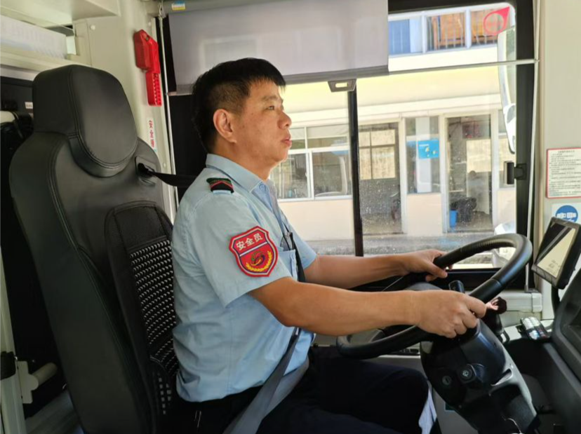 公交司机拾金不昧，香港乘客点赞“深圳服务”