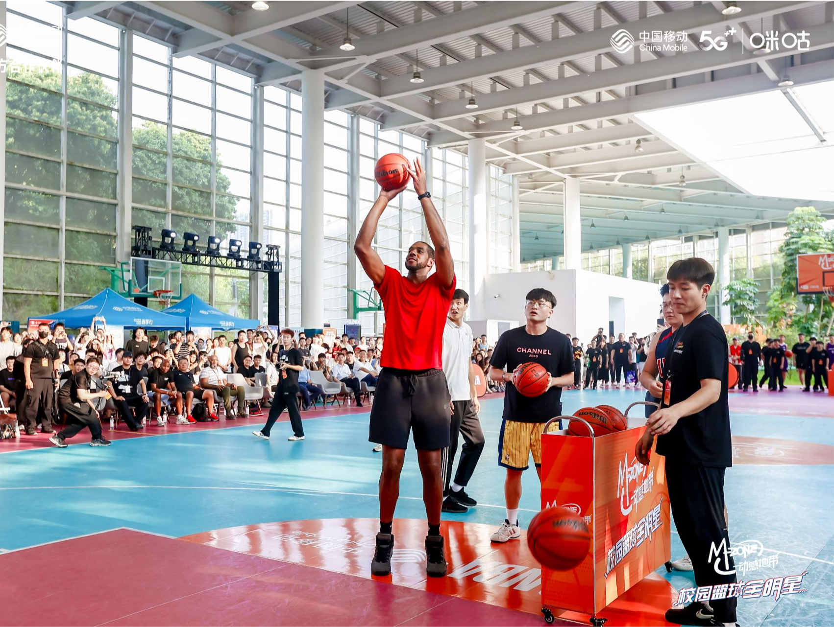 NBA传奇球星与深大学子零距离互动，点燃校园篮球激情