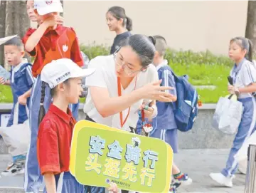 晶报特别报道 | 开学第一课，“少警”说安全