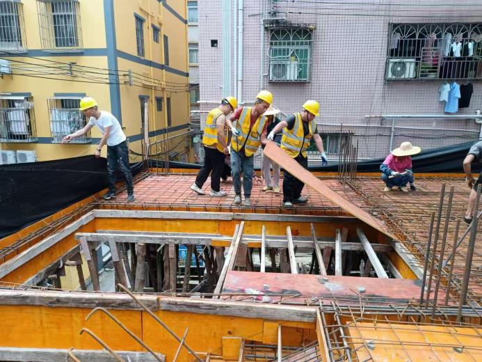 （建议驳回）严查顶风抢建！吉华街道一违法建筑被拆除