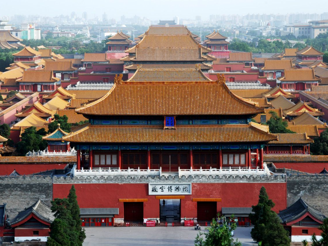 国庆假期多个景区景点门票售罄，国内机票票价同比下降约两成 