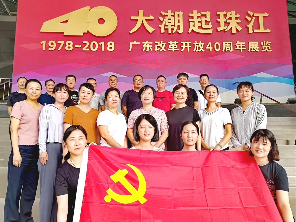 皇岗边检站民警“穿越”时空看巨变，感受深圳发展成就