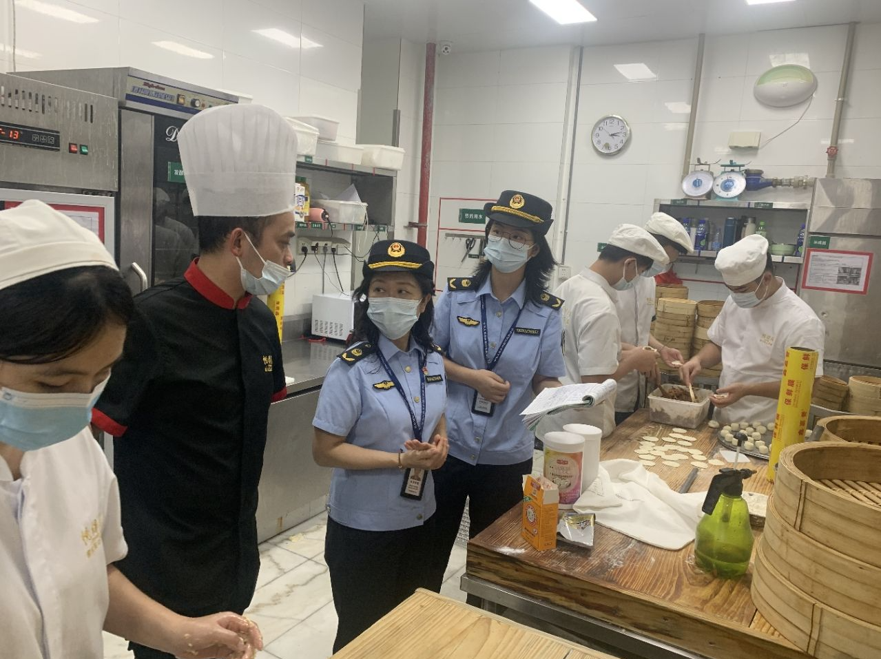 守护中秋消费安全，深圳市市场监管局开展“铁拳出稽 守护团圆”全市统一执法行动