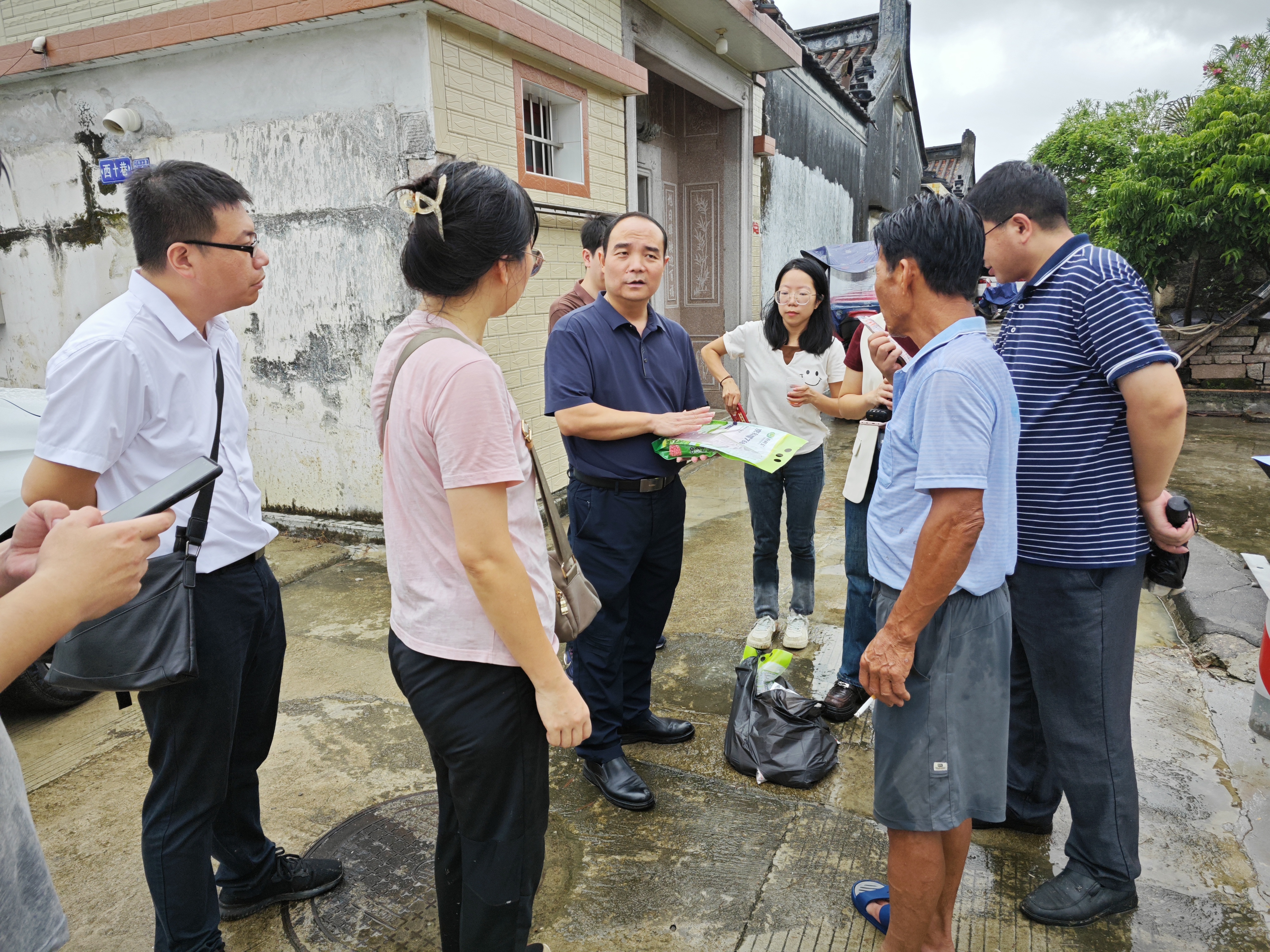 农技送到田间地头，“圳帮扶”请来科技特派员为汕头陇田镇谋划枇杷产业园