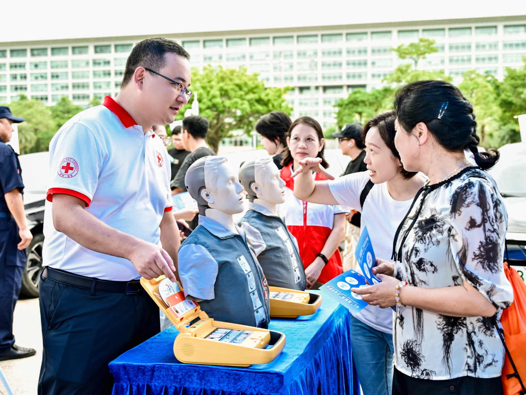 快递员、外卖员变身“急救侠”！宝安“5分钟社会救援圈”志愿服务项目启动