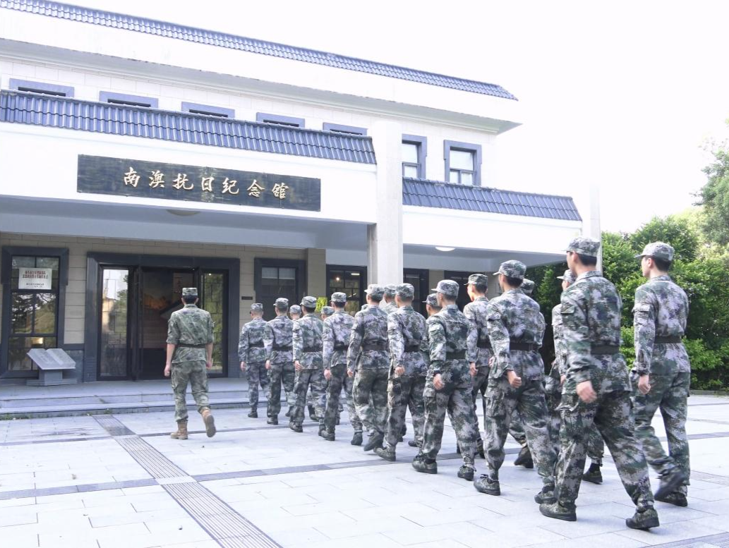 汕头南澳：用“红色教育”上好预定新兵入伍前第一课