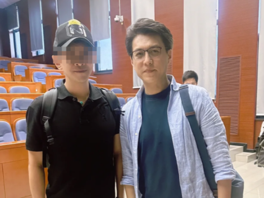 靳东考上博士了？最新消息