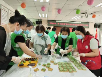 翠平社区开展长者冰皮月饼DIY活动