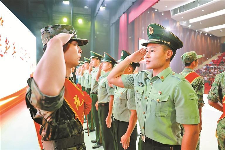 光明区开展2024年下半年“送新兵 迎老兵”仪式