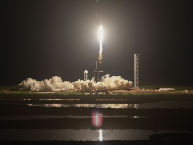 美国非职业宇航员开始全球首次商业太空行走