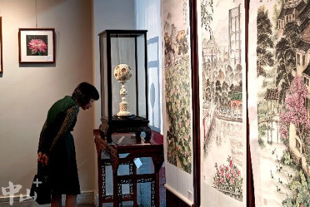 展出深中两地藏珍近300件，这个艺术展持续至10月15日