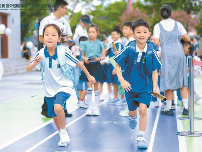 【重稿 已发见报】开学季深圳校园“花式”迎新