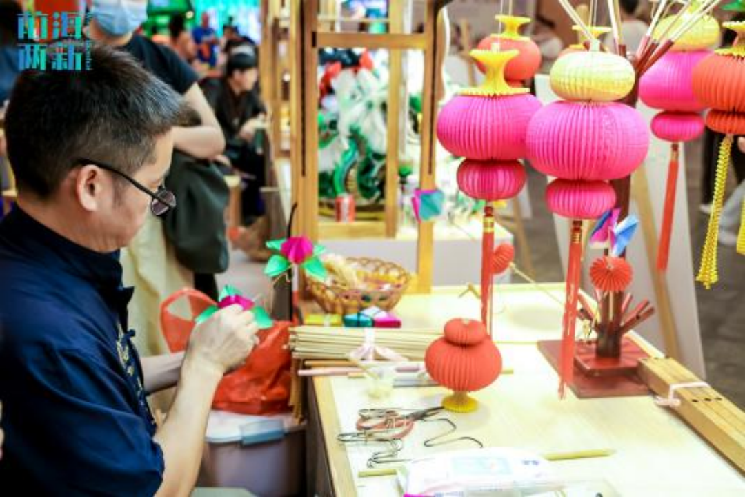 国风港潮元素满满！“盛世华诞 前海喜市”嘉年华活动举办