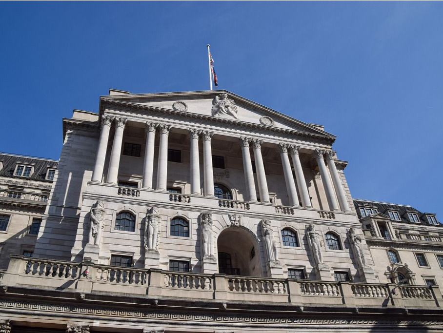 英国央行宣布将基准利率维持在5%