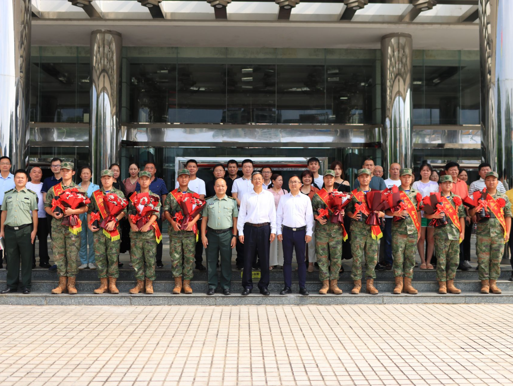 坪山街道举行2024年新兵入伍欢送会