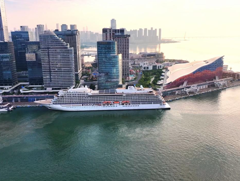 从深圳出发赏中国海岸线 首个中国沿海邮轮“招商伊敦号”入境旅游项目启航