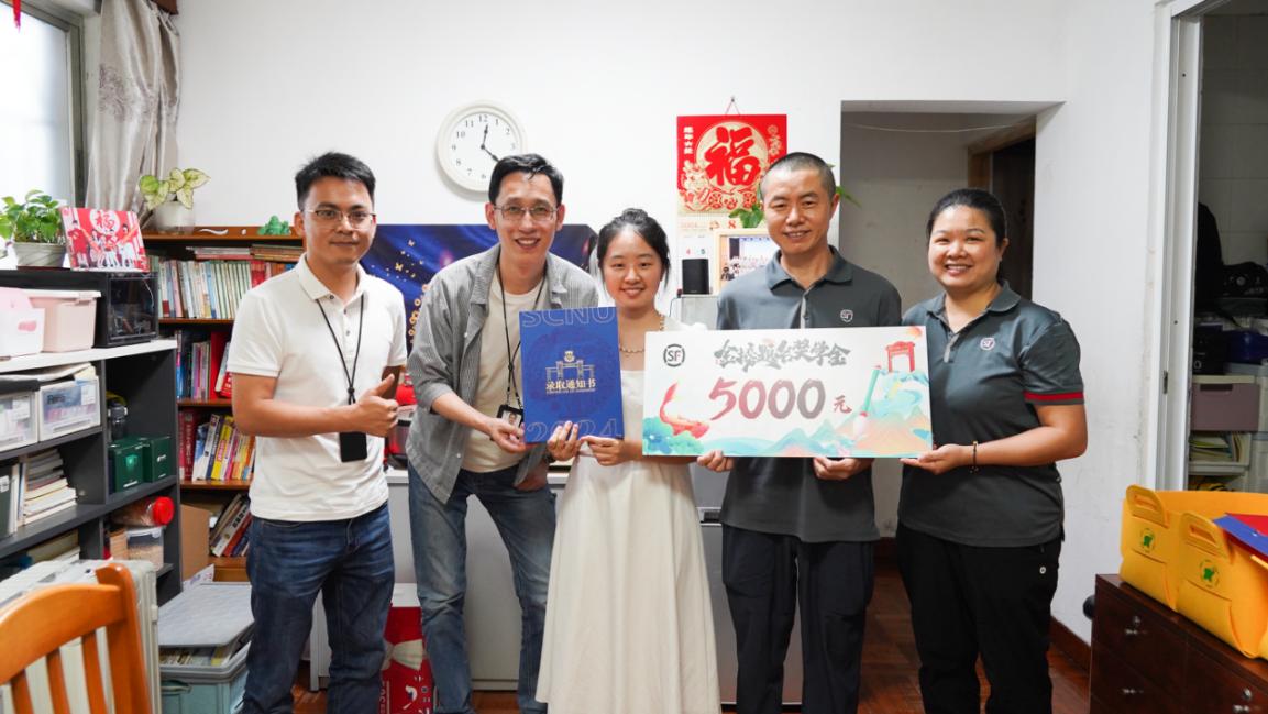深圳顺丰为金榜题名的员工子女送去10万元奖学金