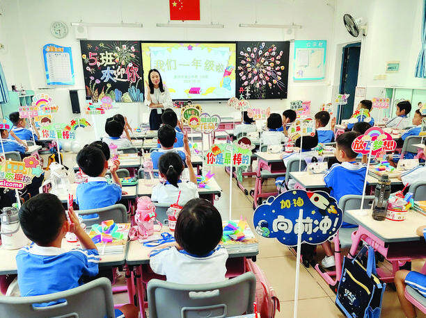 惠州中小学生开启新学期生活 多所学校花式迎新