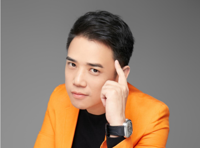 城市英雄 126期 | 蜂巢创意体创始人房海滨：他的“盒子”装着每位深大新生的梦