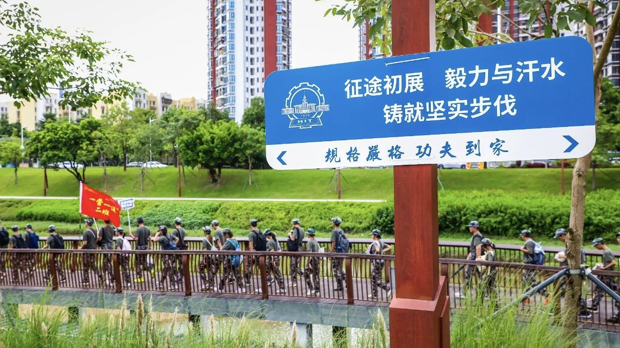 专属热血与浪漫！哈工大深圳校区“新兵”在大沙河畔开启10公里拉练