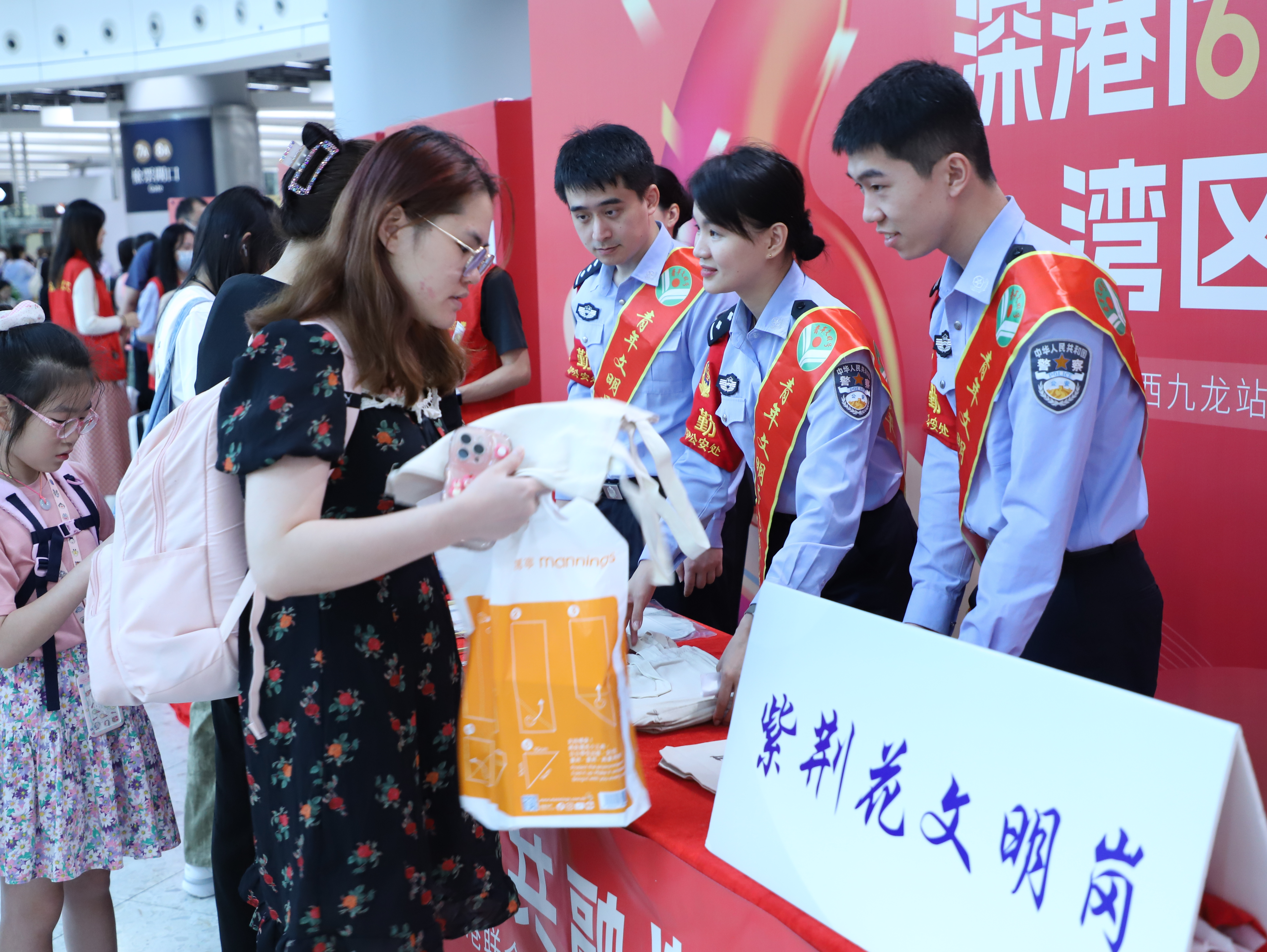 西九龙站派出所成立六年来，护航跨境高铁安全畅通