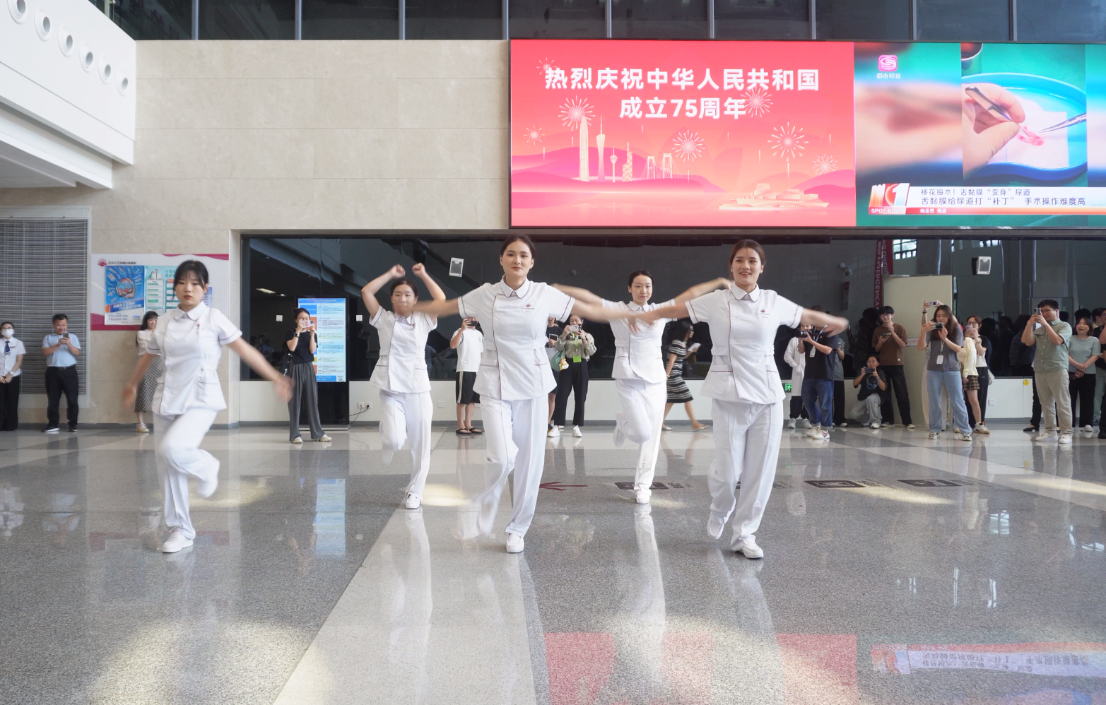  “医”心护健康！华南医院医护用快闪演出向祖国告白