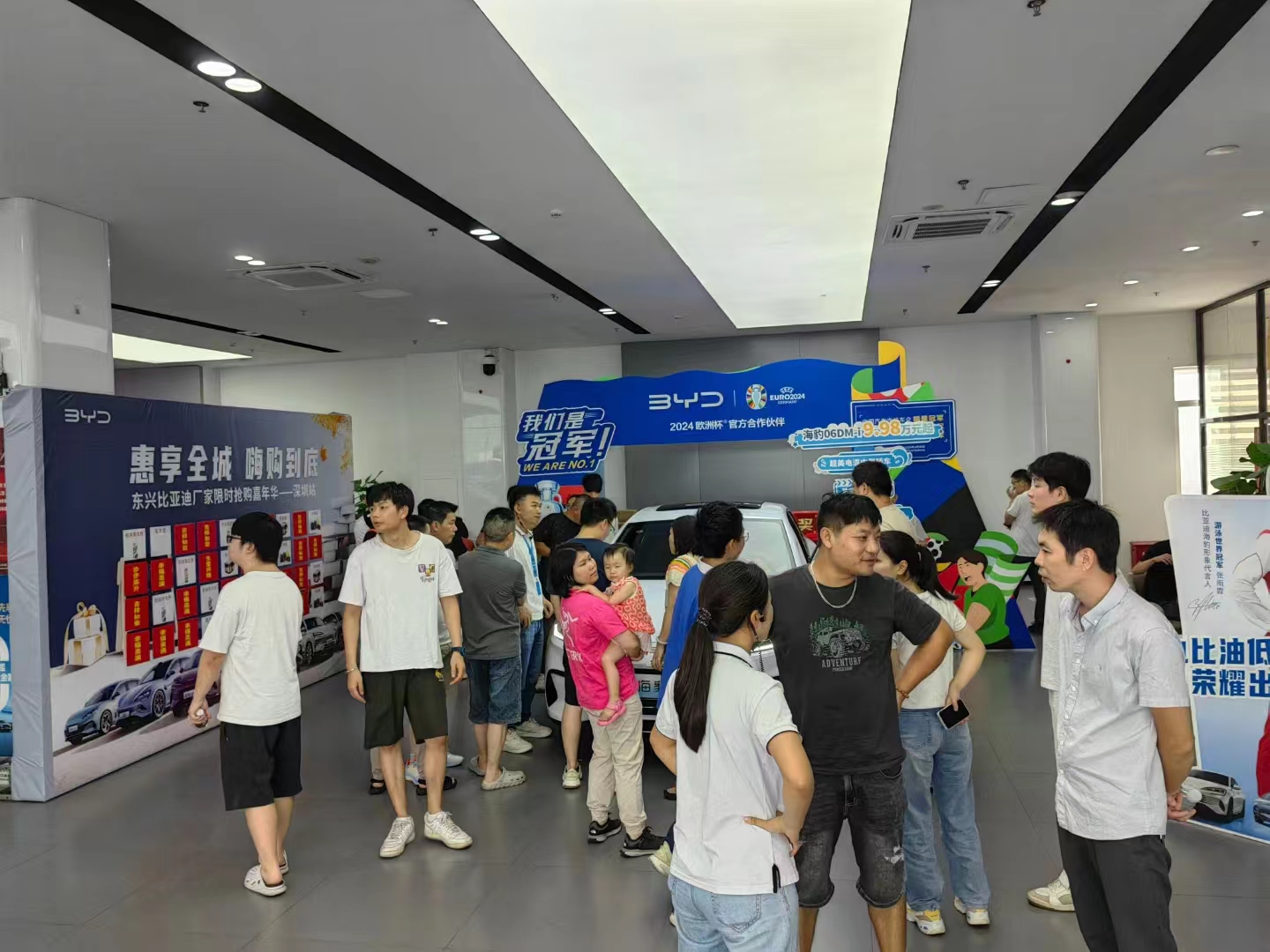 最高享9.6万元补贴，周末人流多两成！光明国际汽车城优惠加码激发购车热情
